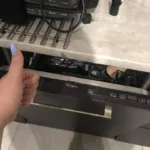 Osad na naczyniach w zmywarce Whirlpool