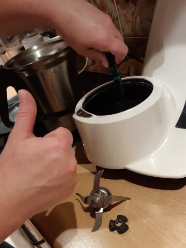 Wymiana noża i sprzęgła w robocie kuchennym Thermomix TM21 - naprawiaj, nie wyrzucaj