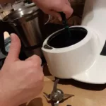 Wymiana noża i sprzęgła w robocie kuchennym Thermomix TM21