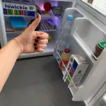 Wymiana przepalonej żarówka w lodówce