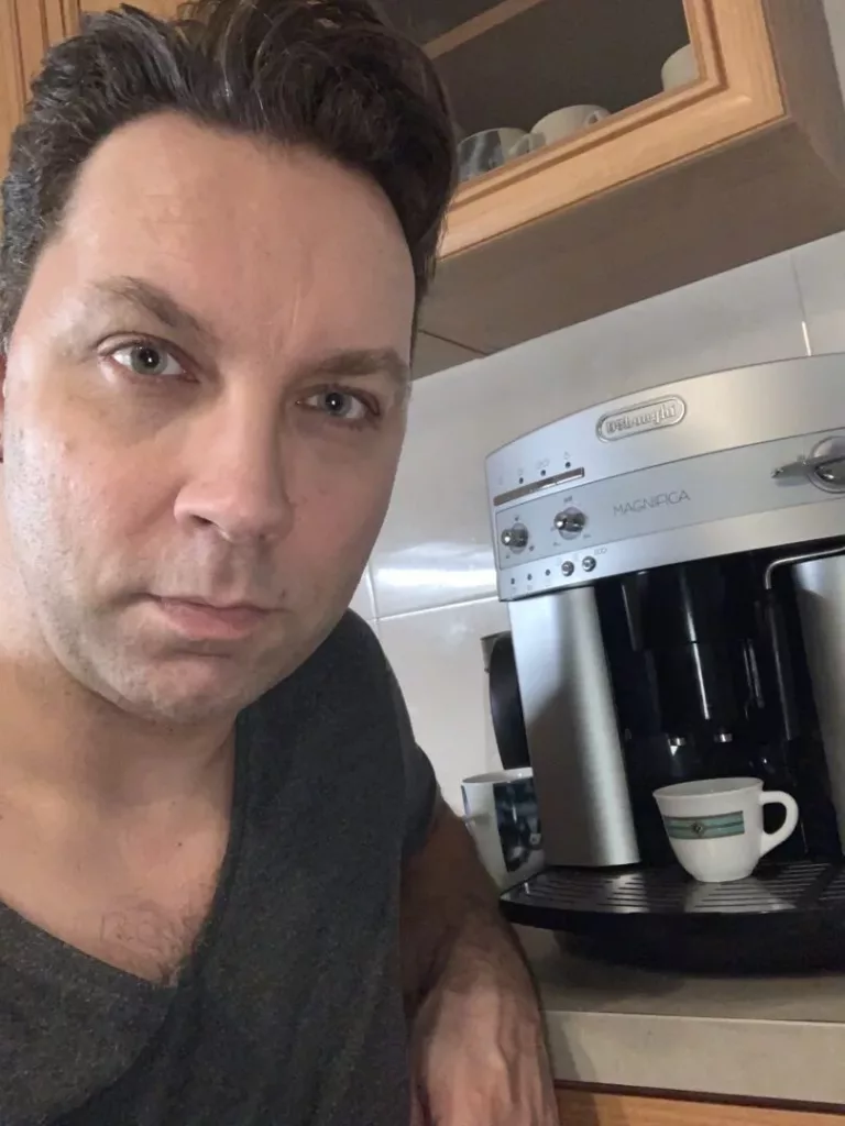 Wymiana uszczelek w ekspresie do kawy DeLonghi Magnifica