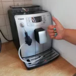 Wymiana zaparzacza w ekspresie do kawy Saeco Intelia
