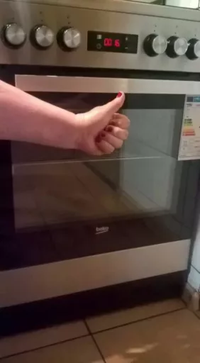 Wymiana zawiasów w piekarniku Beko - naprawiaj, nie wyrzucaj
