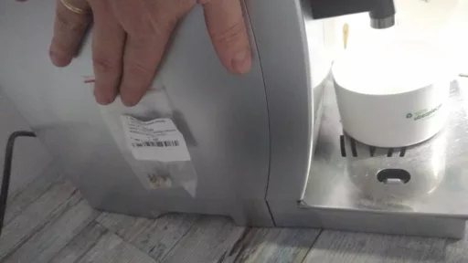 Wymiana mikroprzełącznika w ekspresie DeLonghi Intensa Cappuccino Ecam 23.450s - naprawiaj, nie wyrzucaj
