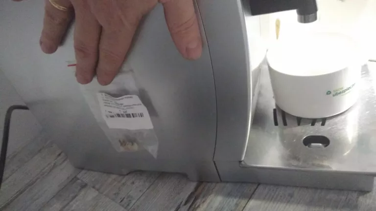Wymiana mikroprzełącznika w ekspresie DeLonghi Intensa Cappuccino Ecam 23.450s