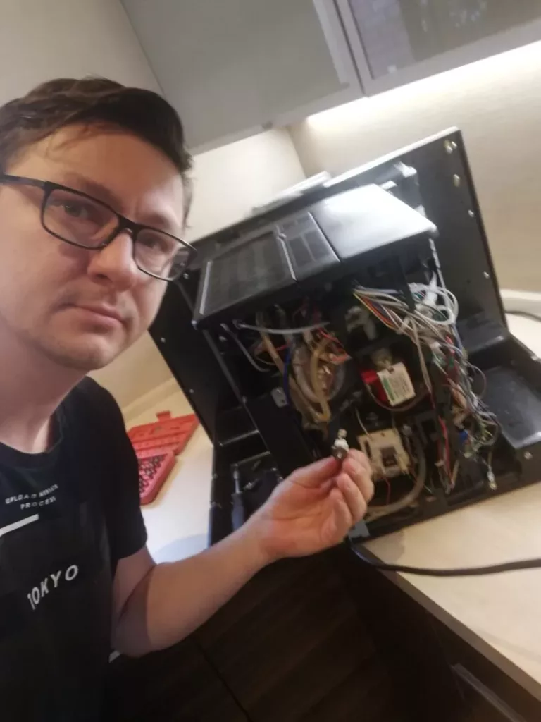 Samodzielna wymiana termika w ekspresie do kawy AEG PE3820-M SN0XXX