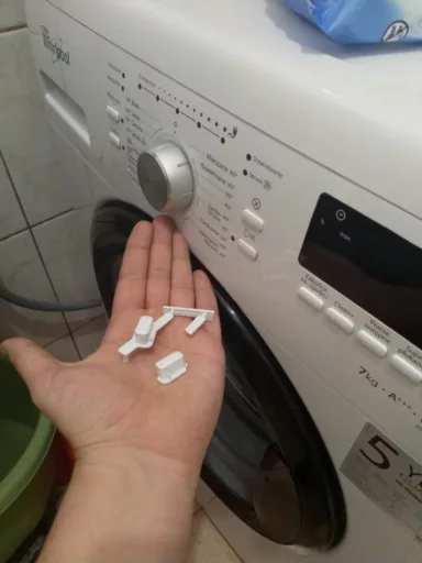 Naprawa guzików w pralce Whirlpool - naprawiaj, nie wyrzucaj
