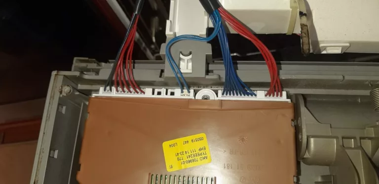 Naprawa elektroniki w zmywarce AEG - wymiana modułu sterującego
