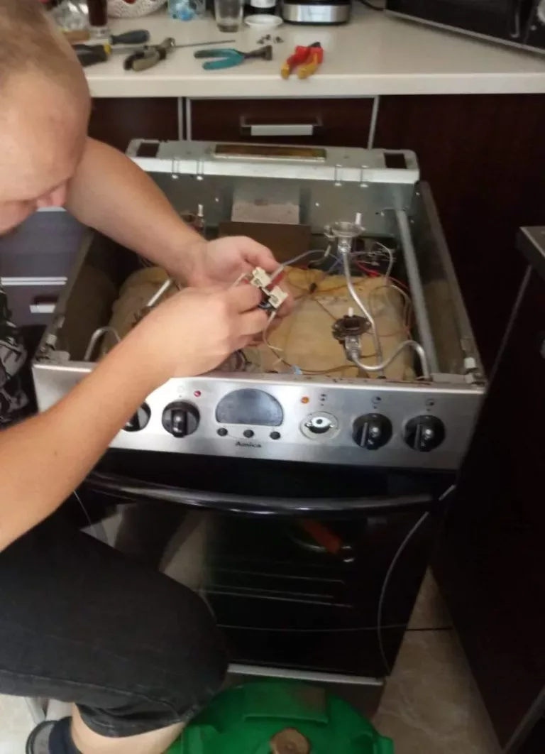 Uszkodzony przełącznik funkcji w kuchence gazowo - elektrycznej