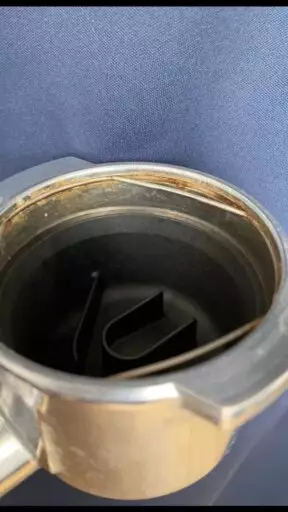 Wymiana uchwytu filtra w ekspresie kolbowym DeLonghi ECP 31.21 - naprawiaj, nie wyrzucaj