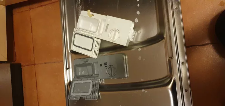 Wymiana podajnika tabletek w zmywarce