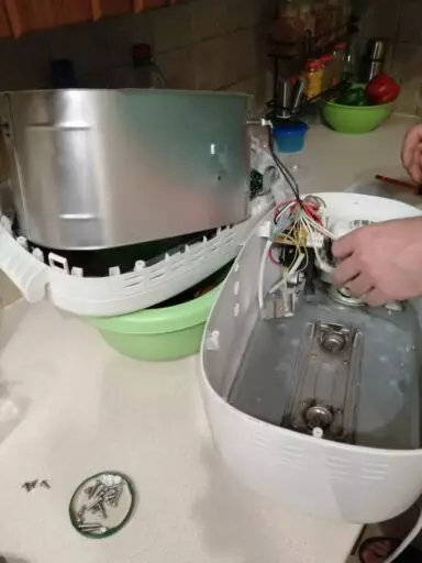 Wymiana zniszczonego paska w wypiekaczu chleba - naprawiaj, nie wyrzucaj