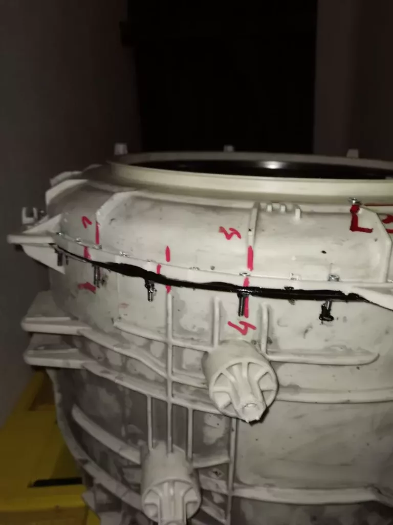 Wymiana łożysk w pralce Hotpoint Ariston WML601EU