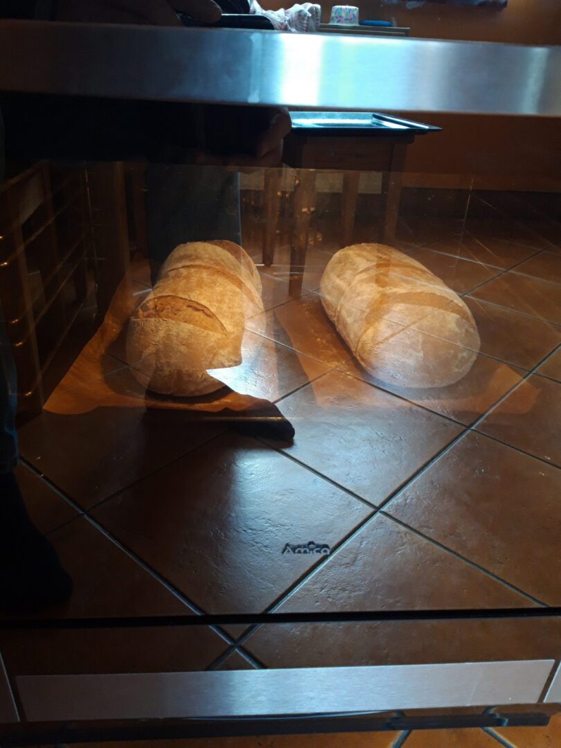 Wymiana dolnej grzałki i żarówki w piekarniku Amica - chleb wypiekany w piekarniku