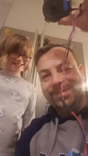 Wymiana silnika wentylatora w lodówce LG - naprawiaj, nie wyrzucaj