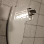 Wymiana uszkodzonego uchwytu w pralce