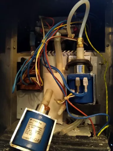 Wymiana pompy w ekspresie AEG EA 150 - naprawiaj, nie wyrzucaj