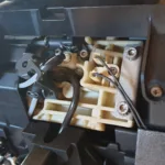Rozebrany ekspres DeLonghi PrimaDonna S De Luxe ECAM 28.465.M przed wymianą zaparzacza