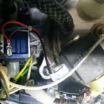 Widok na podzespoły w żelazku parowym podczas wymiany elektrozaworu pary