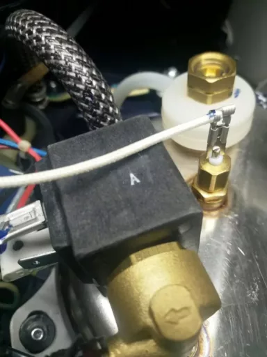 Wymiana elektrozaworu pary w żelazku parowym - naprawiaj, nie wyrzucaj