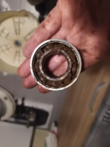 Wymiana łożysk w pralce Hoover Vision HD 148 - naprawiaj, nie wyrzucaj