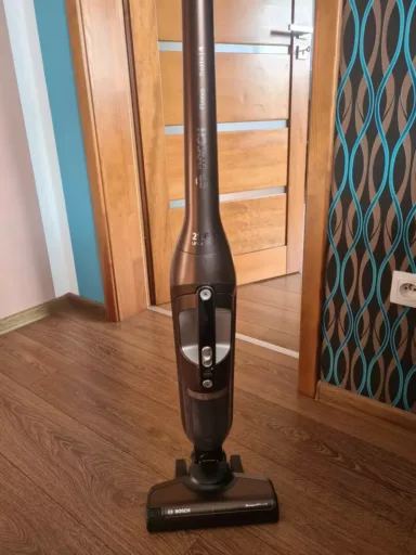 Wymiana turboszczotki PowerBrush w odkurzaczu pionowym Bosch Flexxo - naprawiaj, nie wyrzucaj