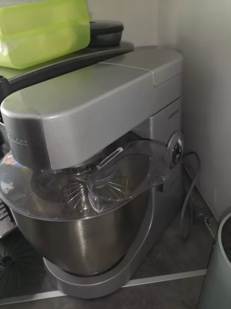 Wymiana silnika napędowego robota kuchennego Kenwood