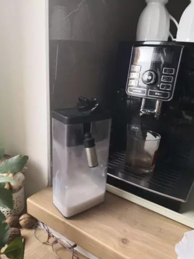 Wymiana pojemnika na mleko w ekspresie DeLonghi - naprawiaj, nie wyrzucaj