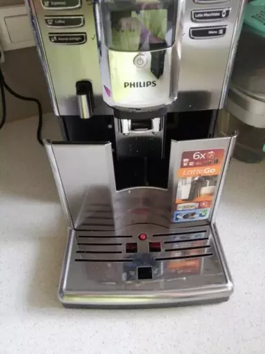 Wymiana tacy ociekowej w ekspresie do kawy Philips LatteGo - naprawiaj, nie wyrzucaj