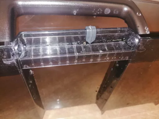 Wymiana uchwytu w pojemniku na wodę ekspresu do kawy - naprawiaj, nie wyrzucaj