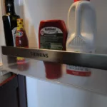 Wymiana uszkodzonych półek w lodówce Siemens