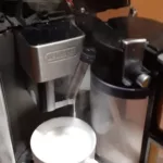 Ekspresu DeLonghi nie spienia mleka - wymiana elektrozaworu i sprzęgła spieniacza