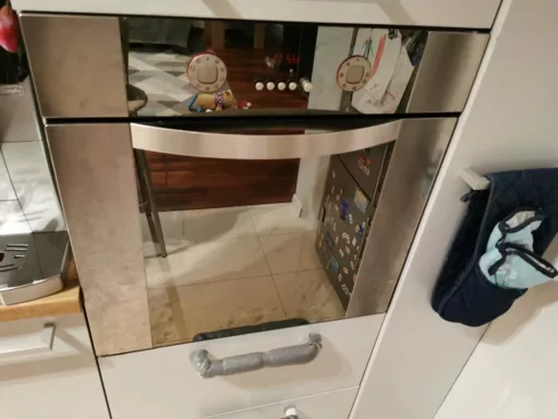 Wymiana zawiasów w piekarniku Gorenje - naprawiaj, nie wyrzucaj