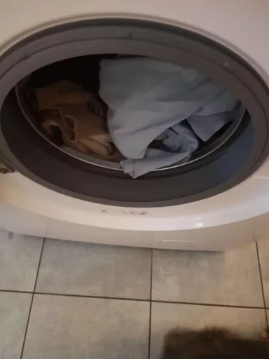 Wymiana uszkodzonego fartucha w pralce - naprawiaj, nie wyrzucaj