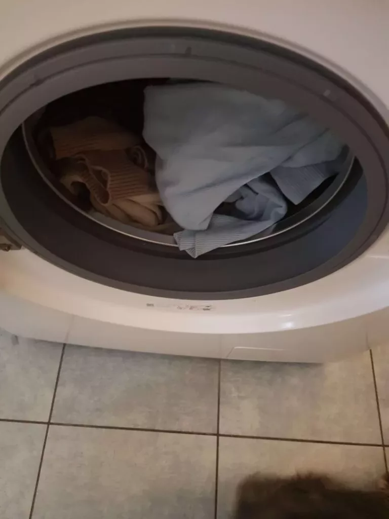 Wymiana uszkodzonego fartucha w pralce