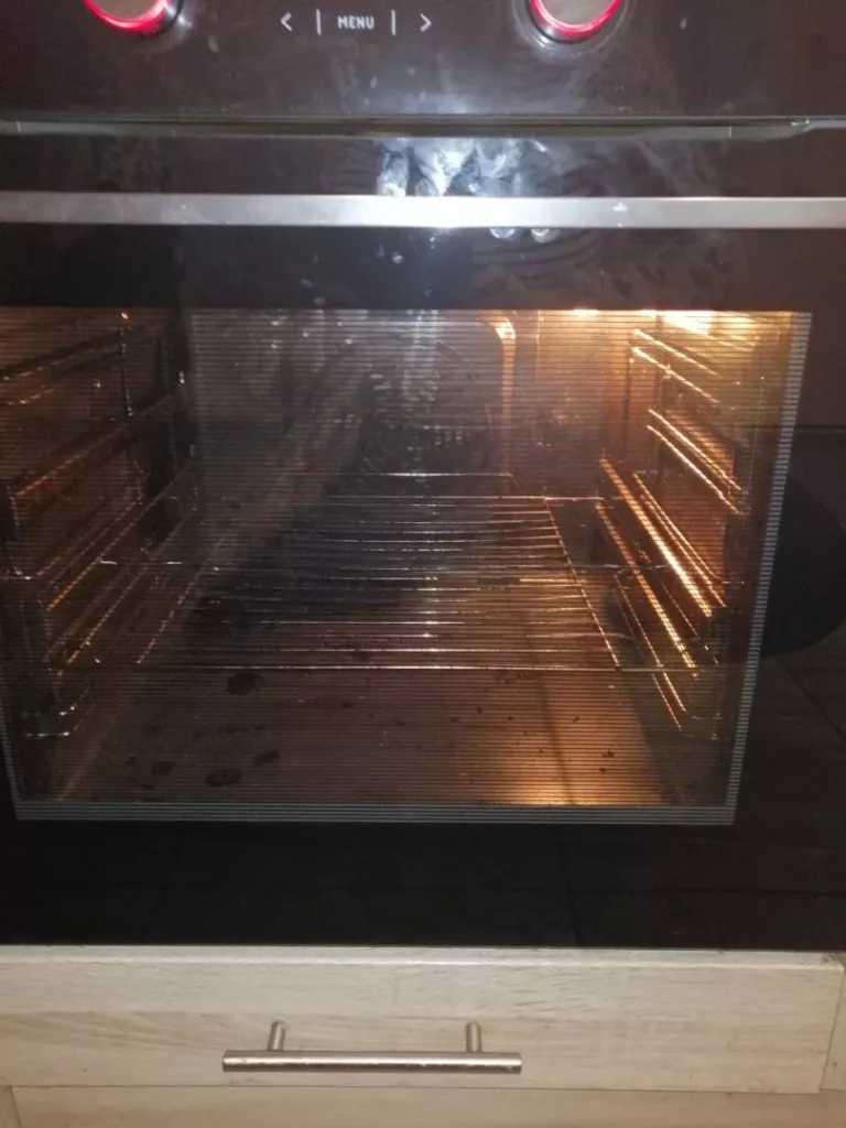 Wymiana pobitej szyby w piekarniku