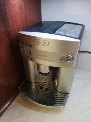 Wymiana uszkodzonych części w ekspresie DeLonghi Magnifica - naprawiaj, nie wyrzucaj