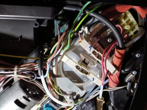 Wymiana elektrozaworu, grzałki w ekspresie do kawy - naprawiaj, nie wyrzucaj