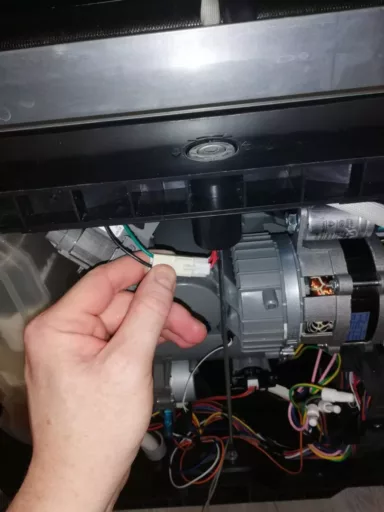 Wymiana pompy, spryskiwaczy oraz uszczelek w zmywarce Samsung - naprawiaj, nie wyrzucaj