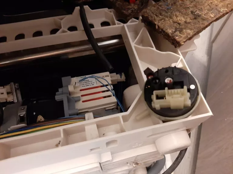 Wymiana hydrostatu w zmywarce Hotpoint-Ariston