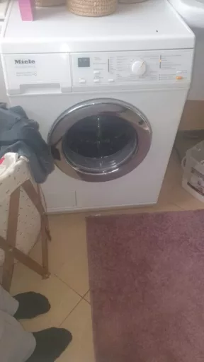 Wymiana pompy spustowej w pralce Miele Platinum Plus - naprawiaj, nie wyrzucaj