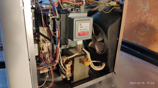 Wymiana magnetronu w kuchence mikrofalowej Whirlpool FT 338WH - naprawiaj, nie wyrzucaj