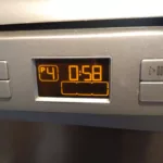 Wymiana panelu przedniego w zmywarce Beko DSFS6831X