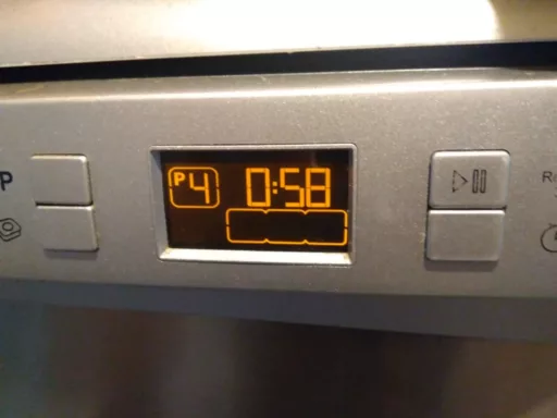 Wymiana panelu przedniego w zmywarce Beko DSFS6831X - naprawiaj, nie wyrzucaj