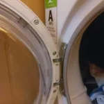 Wymiana zawiasu w suszarce Electrolux