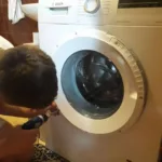 Odkręcanie wkrętów w pralce Bosch Vario Perfect
