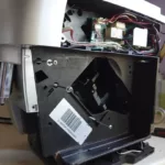 Wymiana popychacza zaparzacza - rozkręcenie obudowy ekspresu DeLonghi Magnifica S ECAM22.115.B