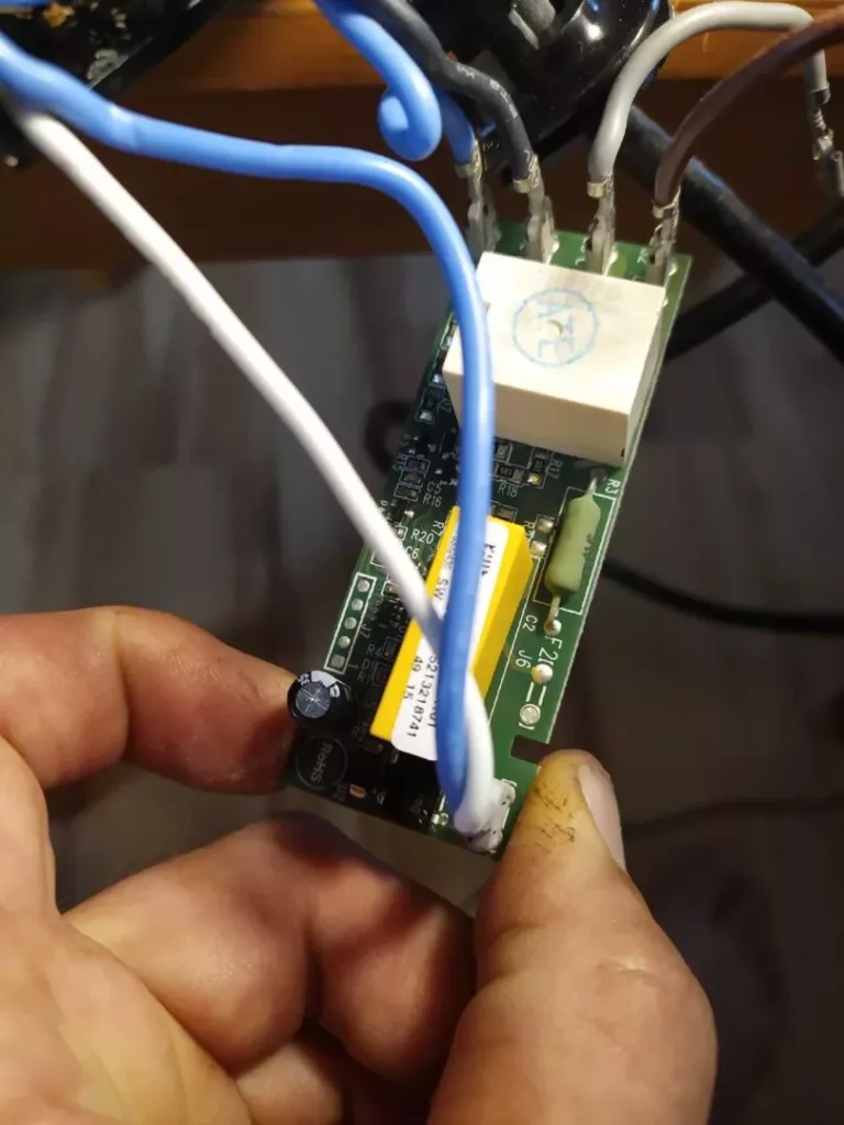 Uszkodzony mechanizm pokrętła kuchenki gazowej