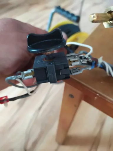 Wymiana mechanizmu pokrętła kuchenki gazowej - naprawiaj, nie wyrzucaj