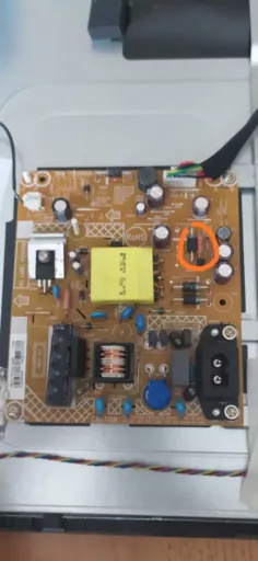 Wymiana diody SR515 w telewizorze Philips - naprawiaj, nie wyrzucaj